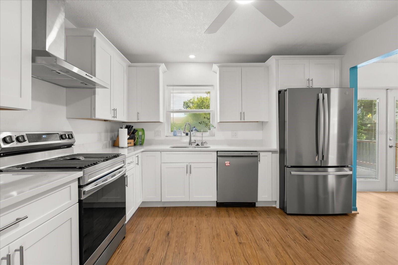 Image 2 of 36 For 627 Riverview Avenue