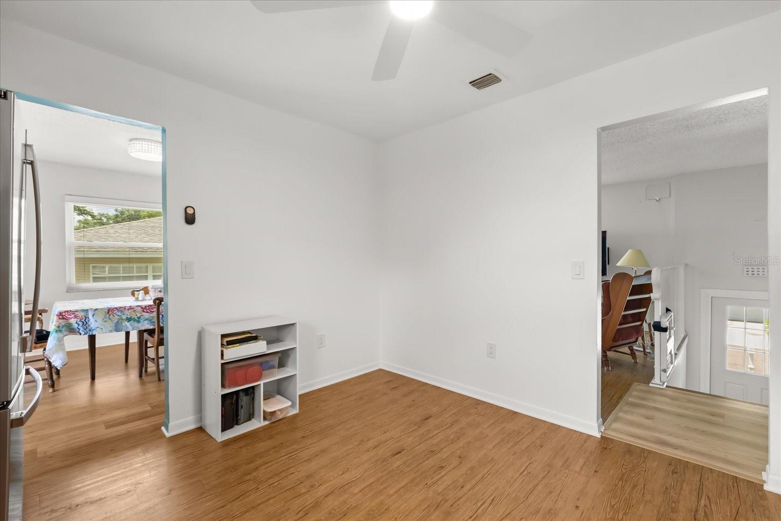 Image 21 of 36 For 627 Riverview Avenue