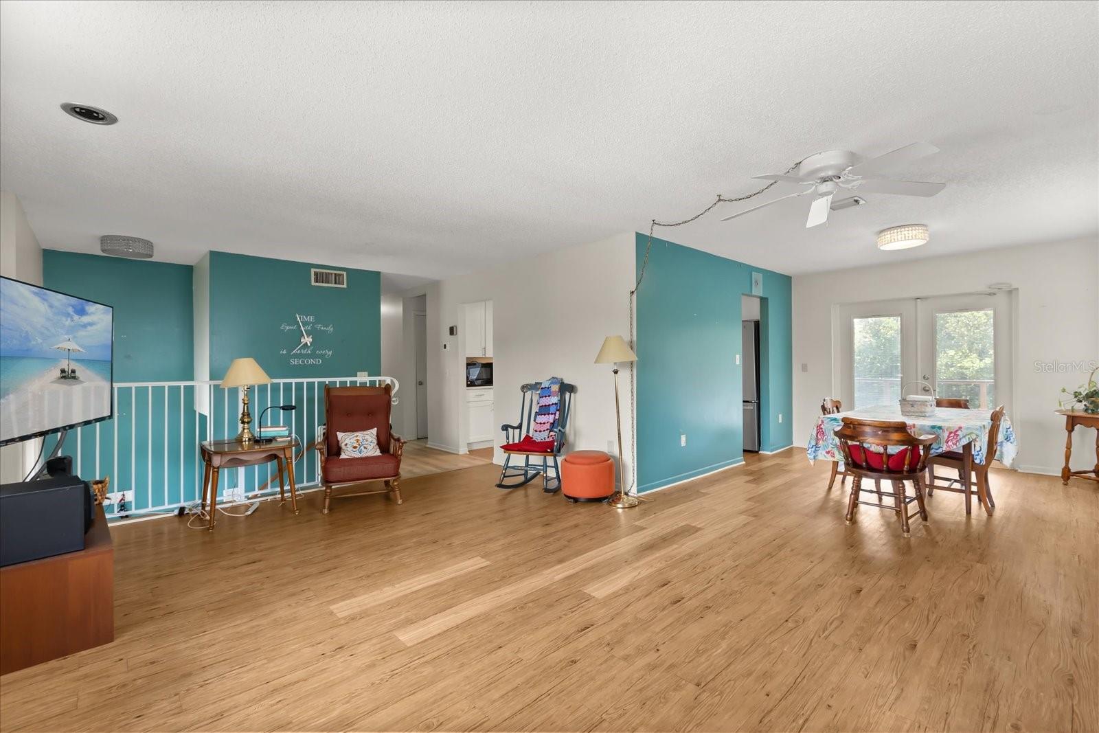 Image 24 of 36 For 627 Riverview Avenue