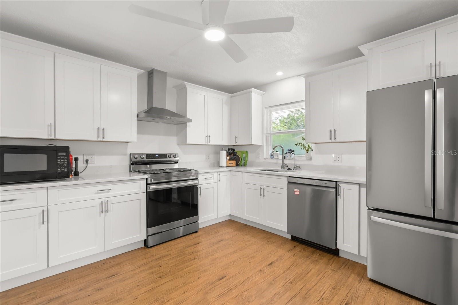 Image 3 of 36 For 627 Riverview Avenue
