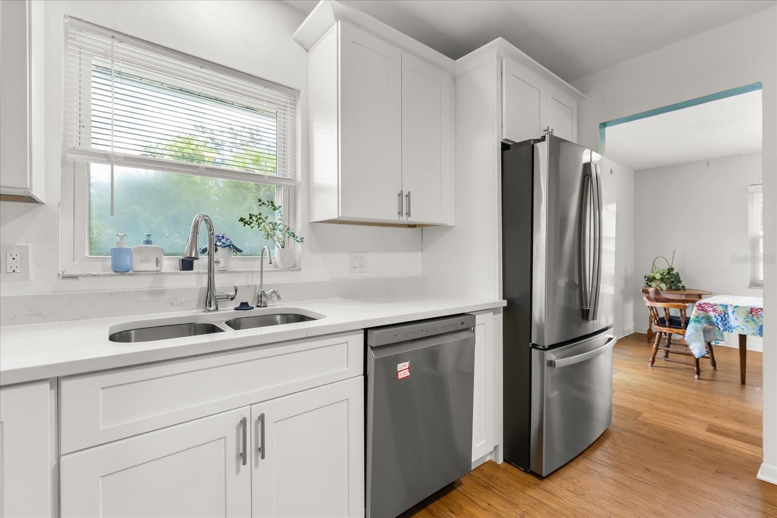 Image 4 of 36 For 627 Riverview Avenue