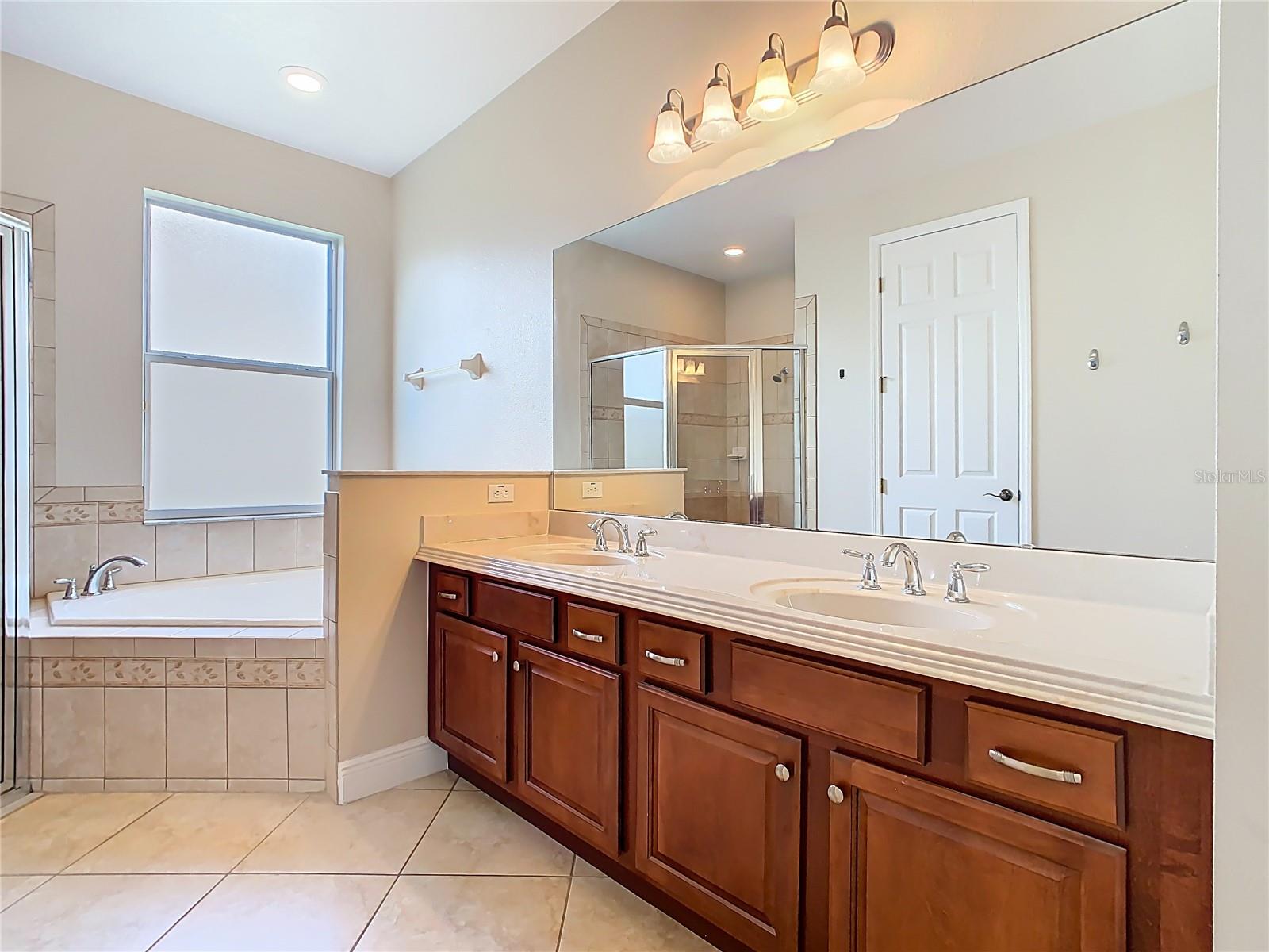 Image 20 of 50 For 3811 Golden Knot Drive