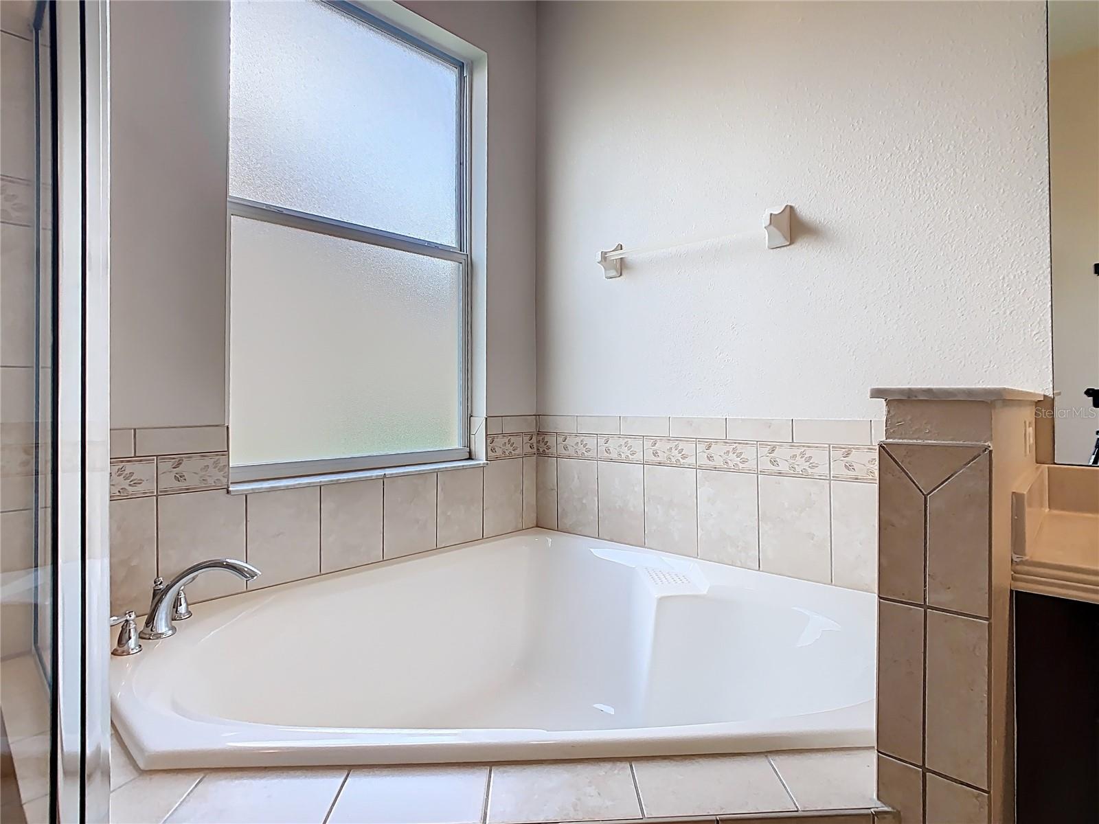 Image 22 of 50 For 3811 Golden Knot Drive