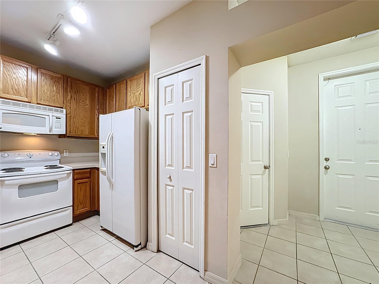 Image 12 of 38 For 10727 Regent Square Drive 1805