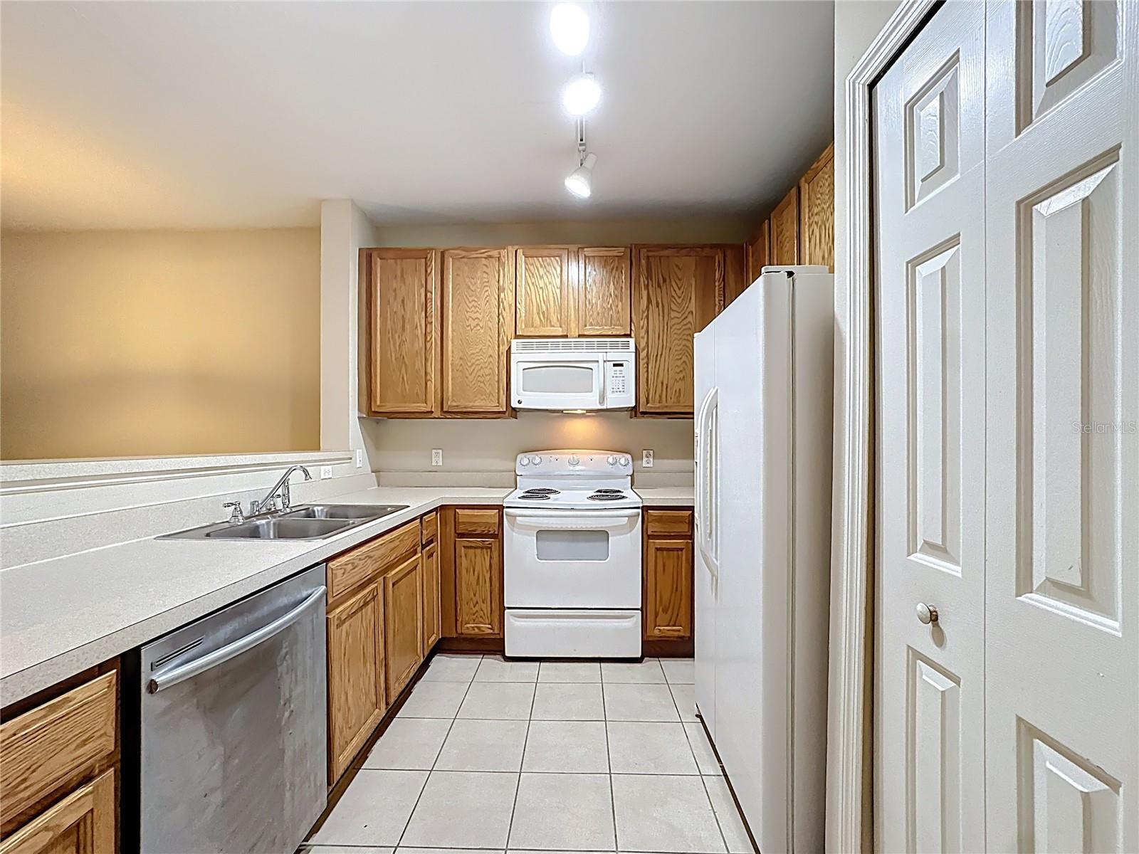 Image 13 of 38 For 10727 Regent Square Drive 1805