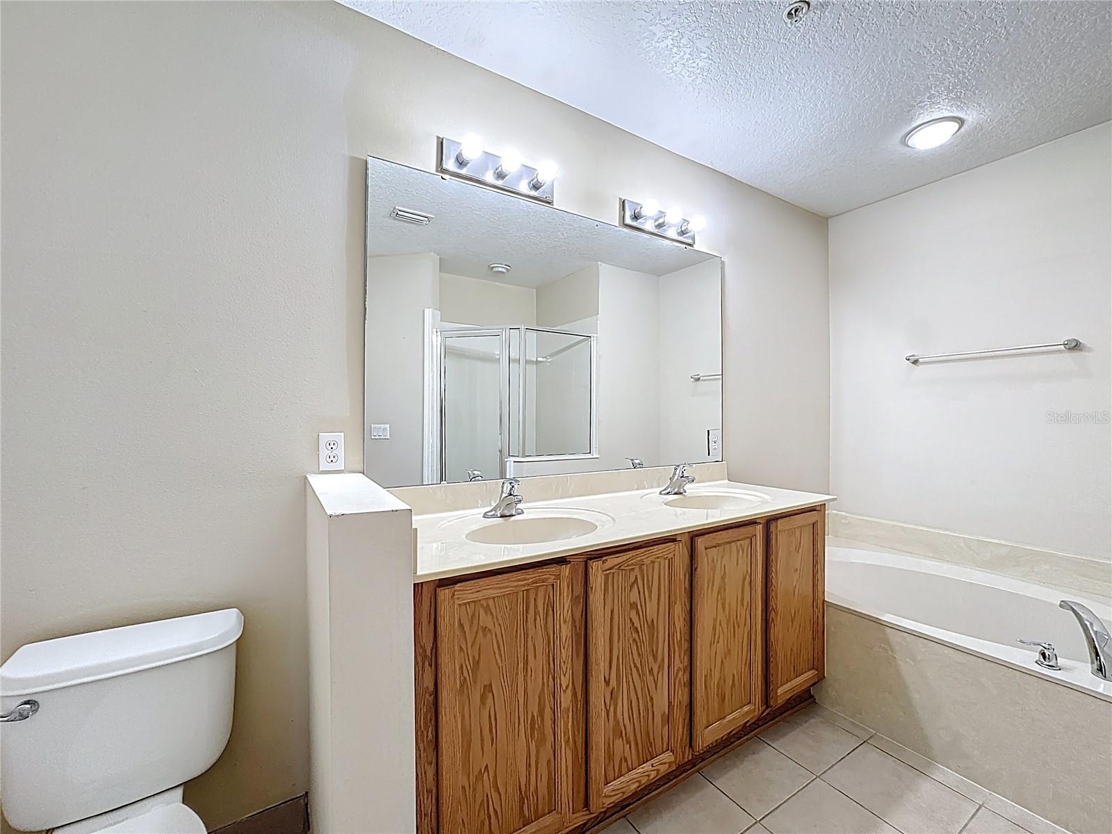Image 29 of 38 For 10727 Regent Square Drive 1805