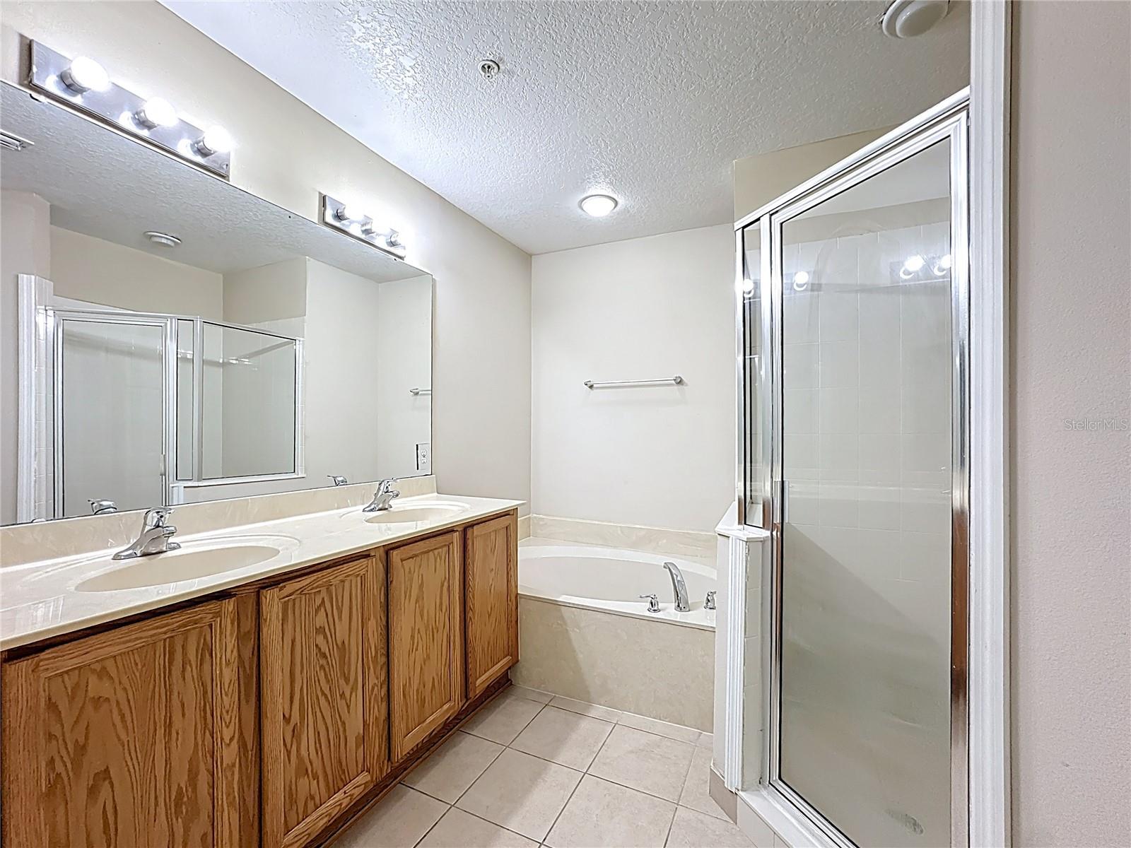 Image 33 of 38 For 10727 Regent Square Drive 1805