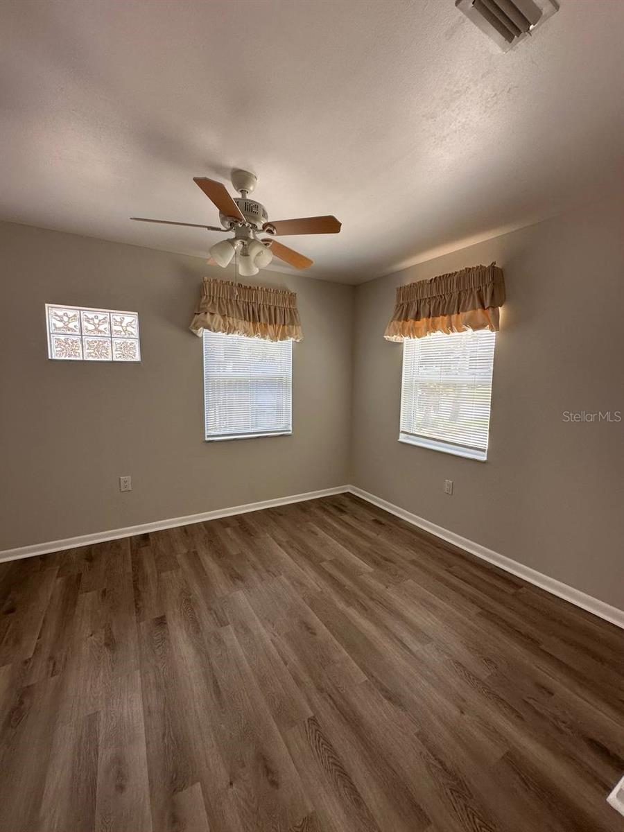 Image 12 of 30 For 930 Alford Street