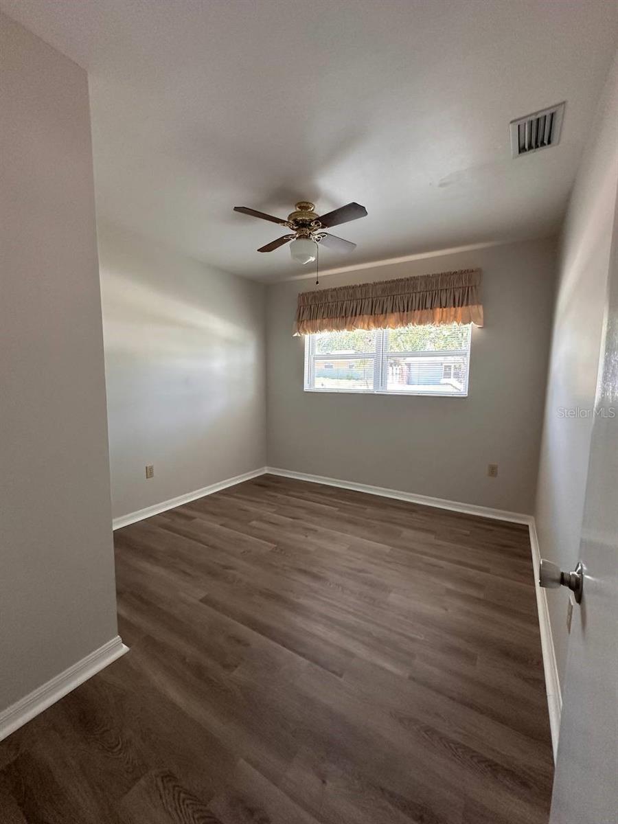 Image 15 of 30 For 930 Alford Street