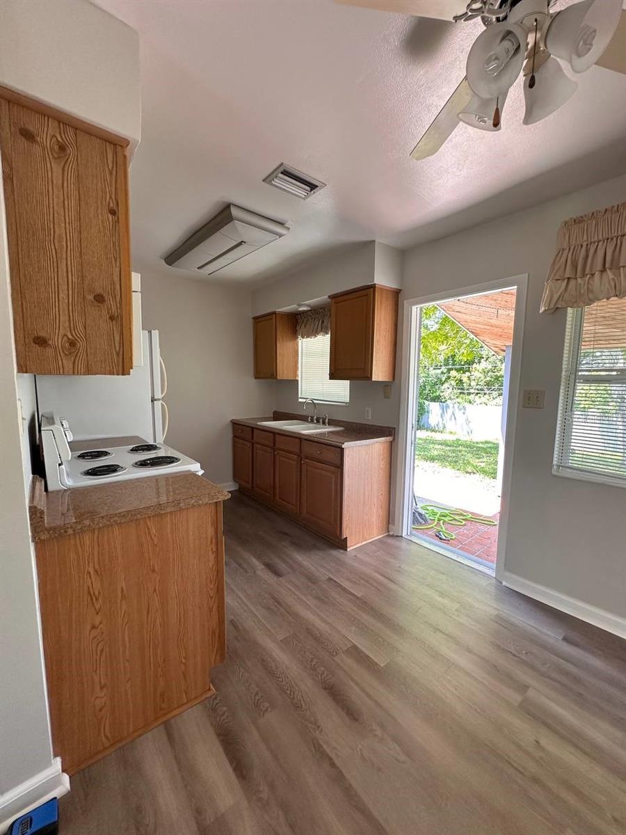 Image 18 of 30 For 930 Alford Street