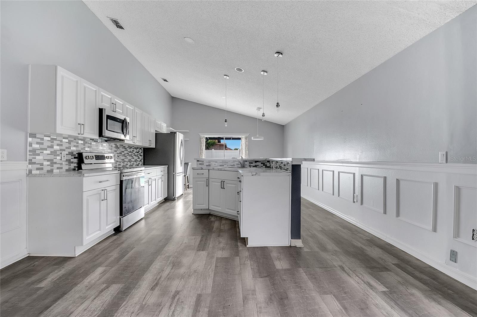 Image 6 of 29 For 7646 Harbor Bend Circle