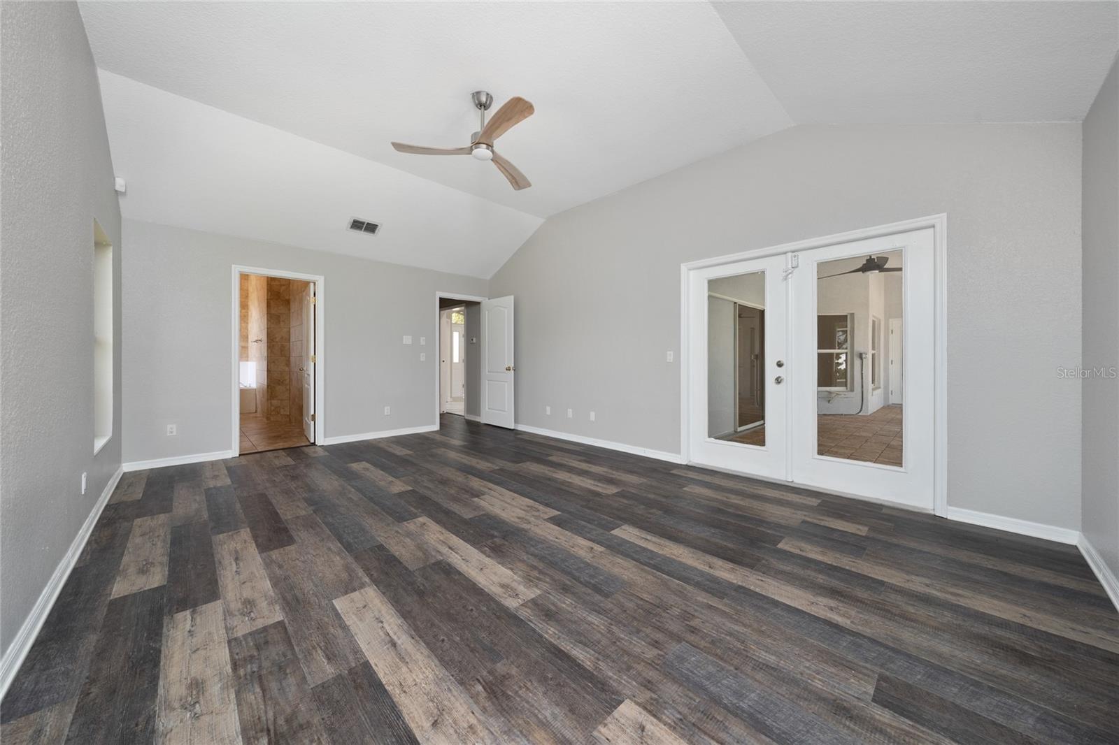 Image 11 of 20 For 415 Smiley Court