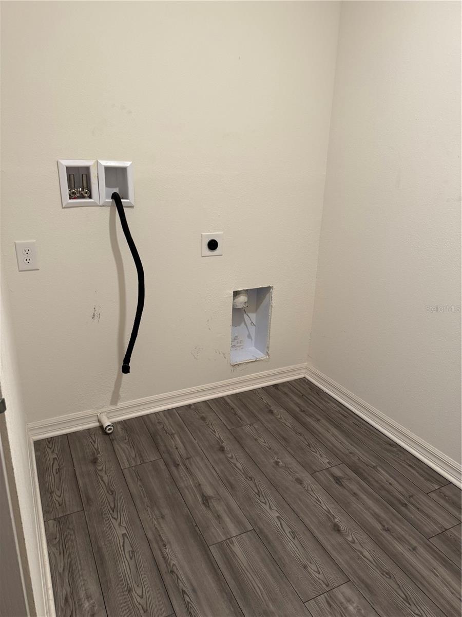 Image 18 of 30 For 683 Bay Leaf Drive