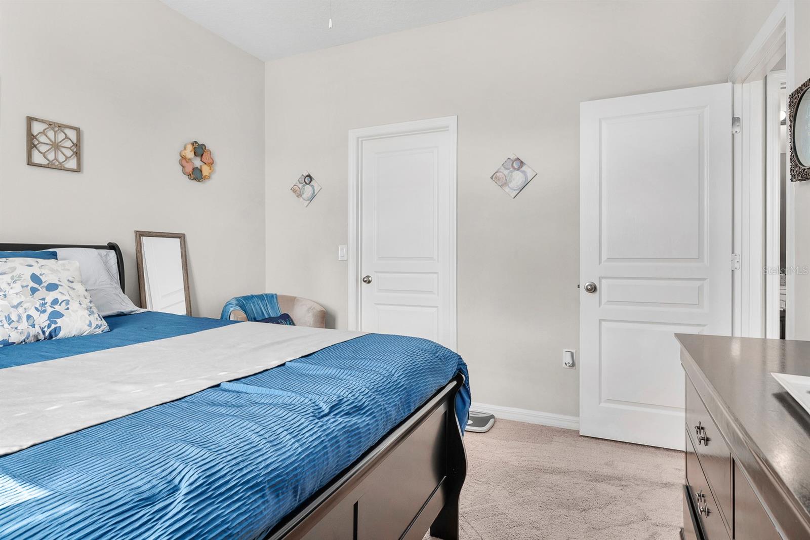 Image 10 of 48 For 930 Vicenza Street