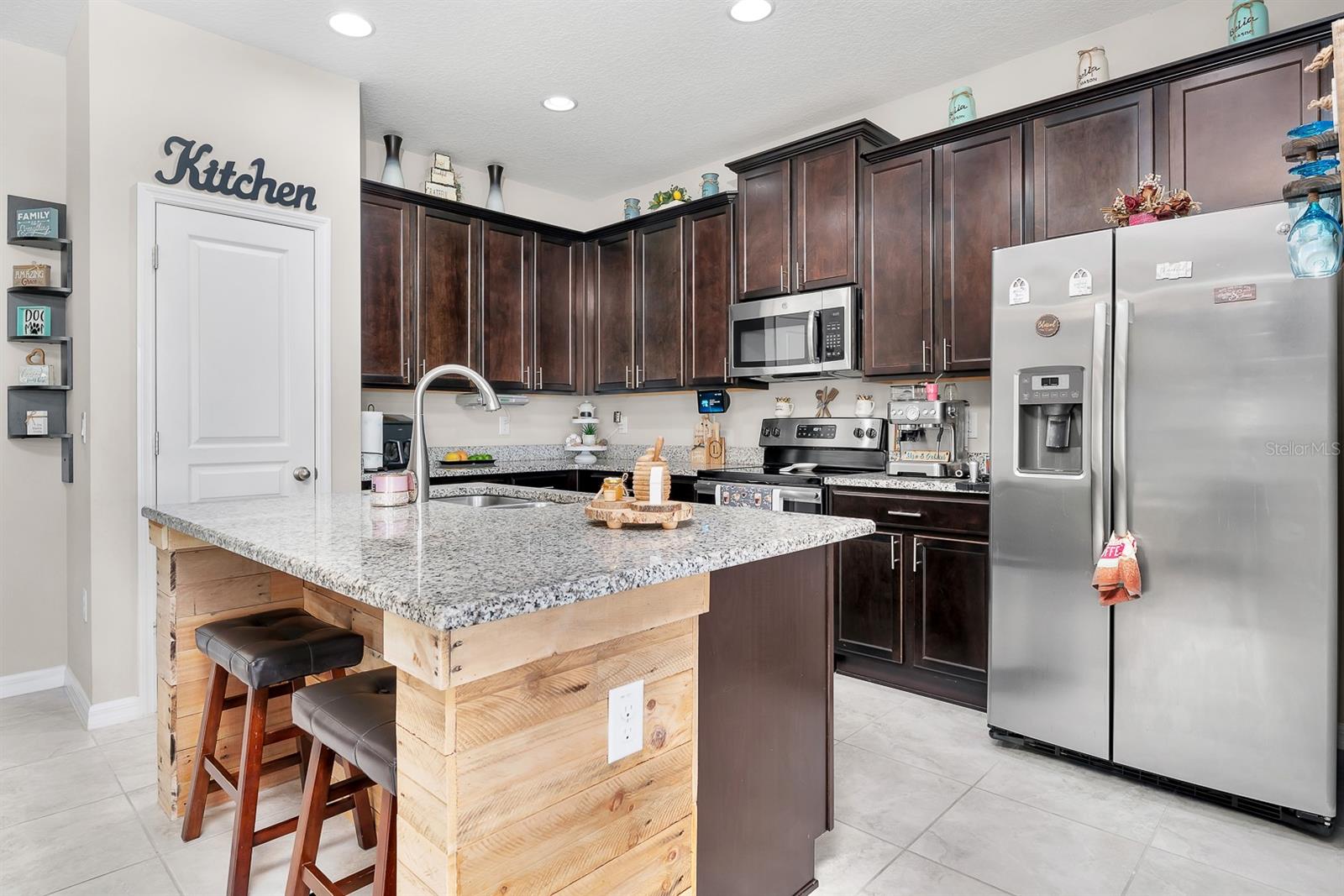 Image 30 of 48 For 930 Vicenza Street