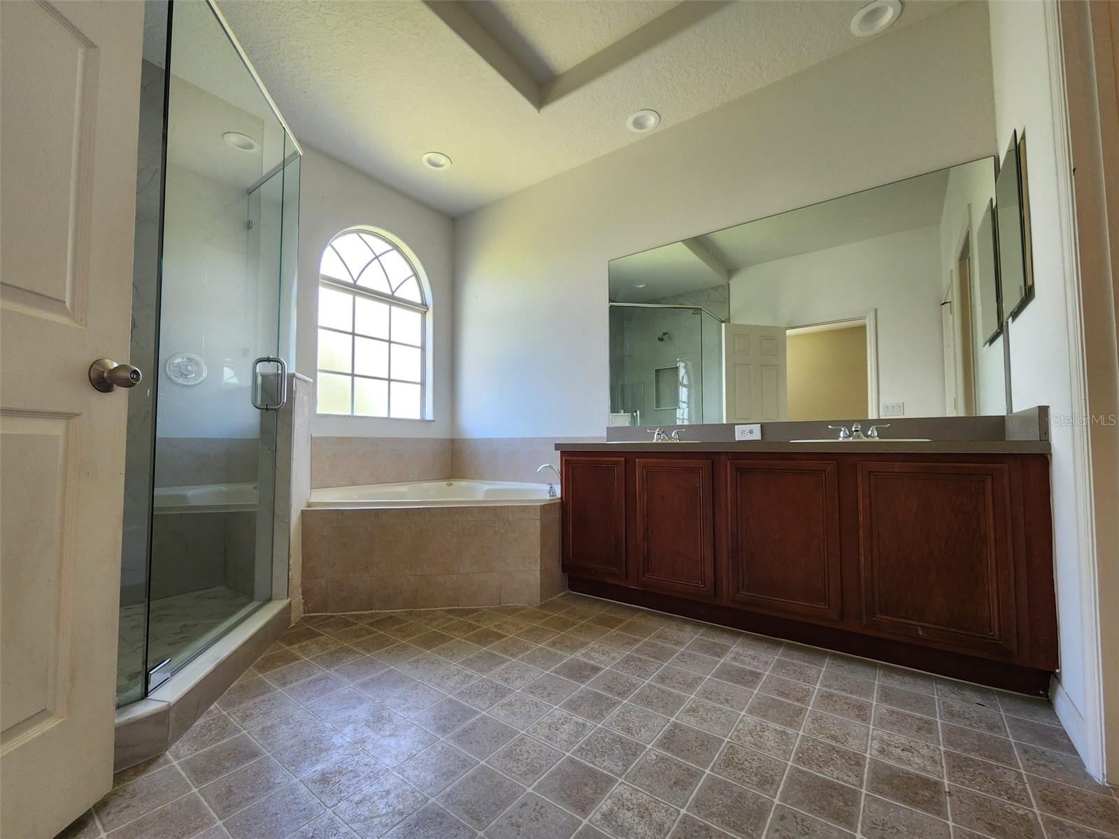 Image 21 of 42 For 14315 Huntcliff Park Way