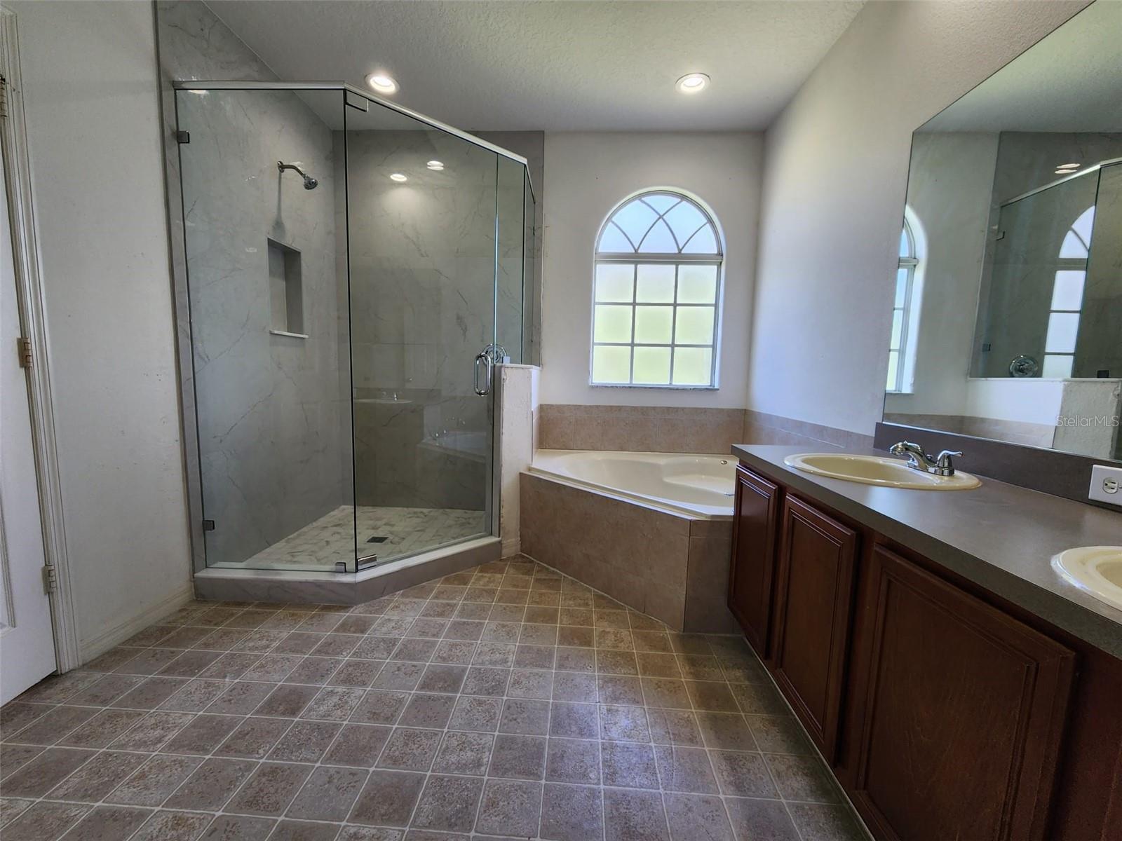 Image 22 of 42 For 14315 Huntcliff Park Way