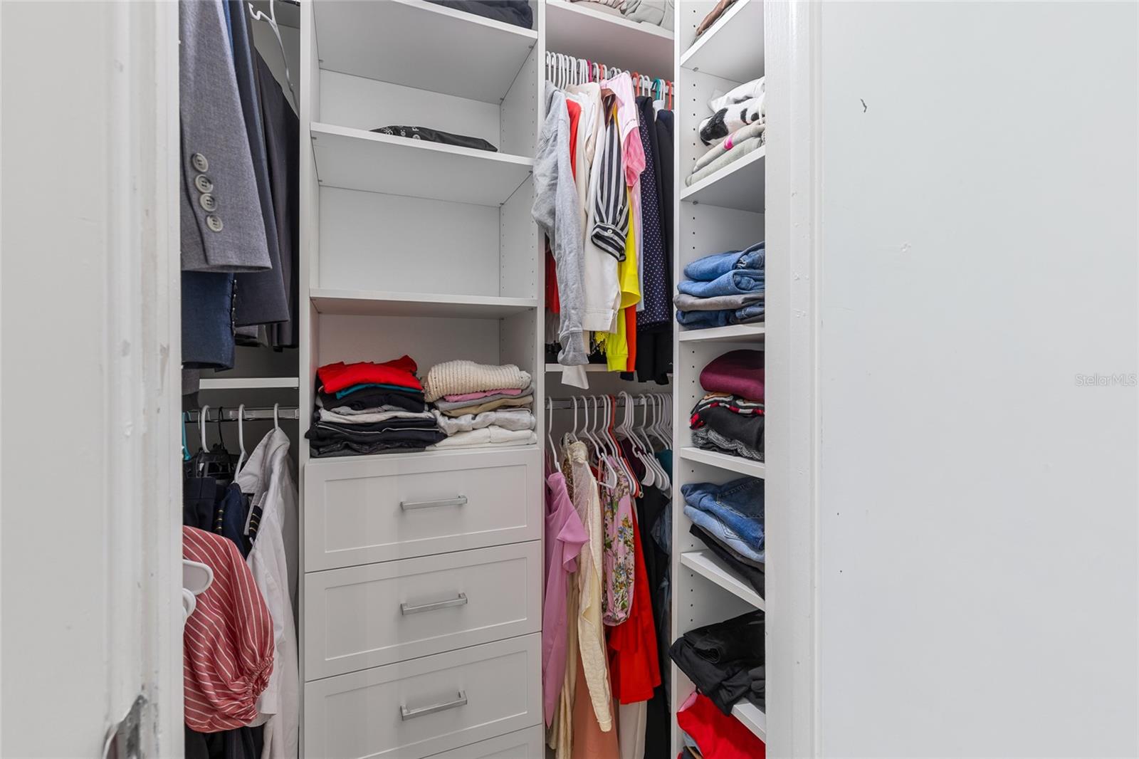 Image 17 of 26 For 6028 Amberly Avenue F56
