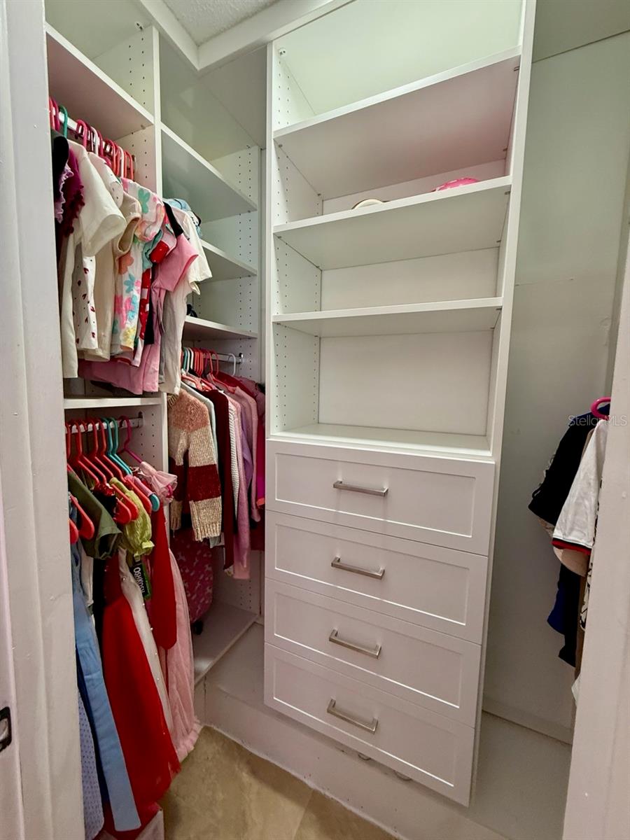 Image 19 of 26 For 6028 Amberly Avenue F56