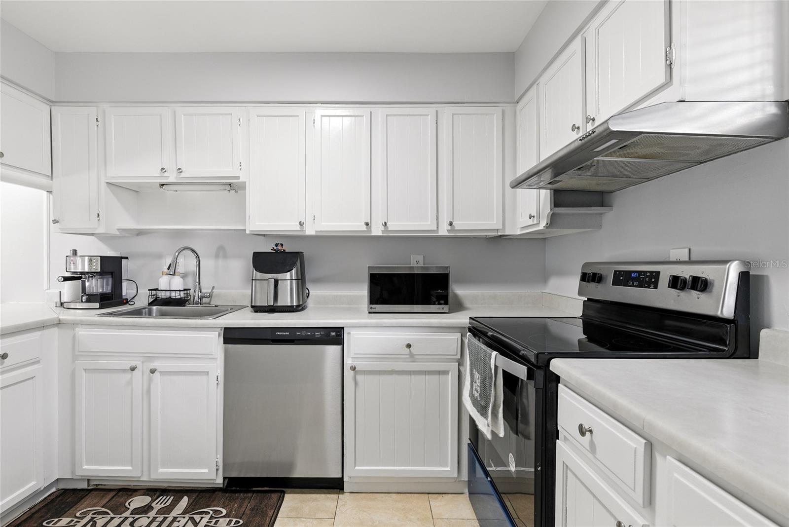 Image 6 of 26 For 6028 Amberly Avenue F56