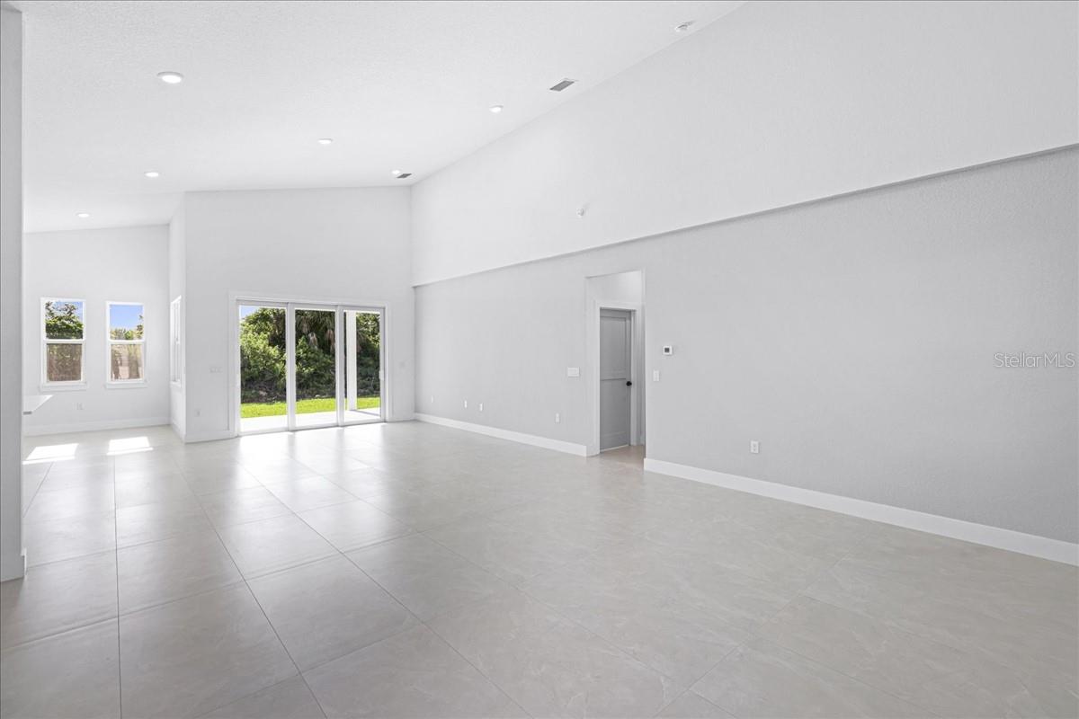 Image 10 of 50 For 8181 Tecumseh Circle