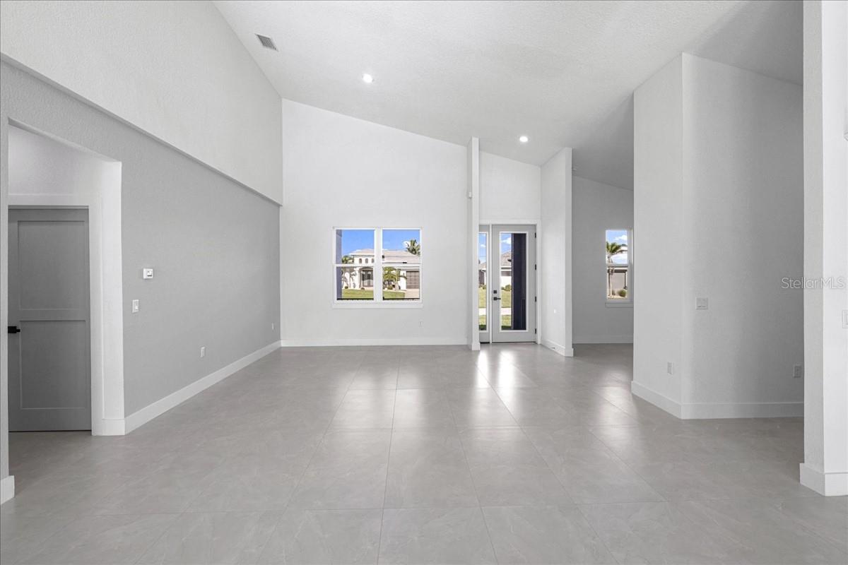 Image 14 of 50 For 8181 Tecumseh Circle