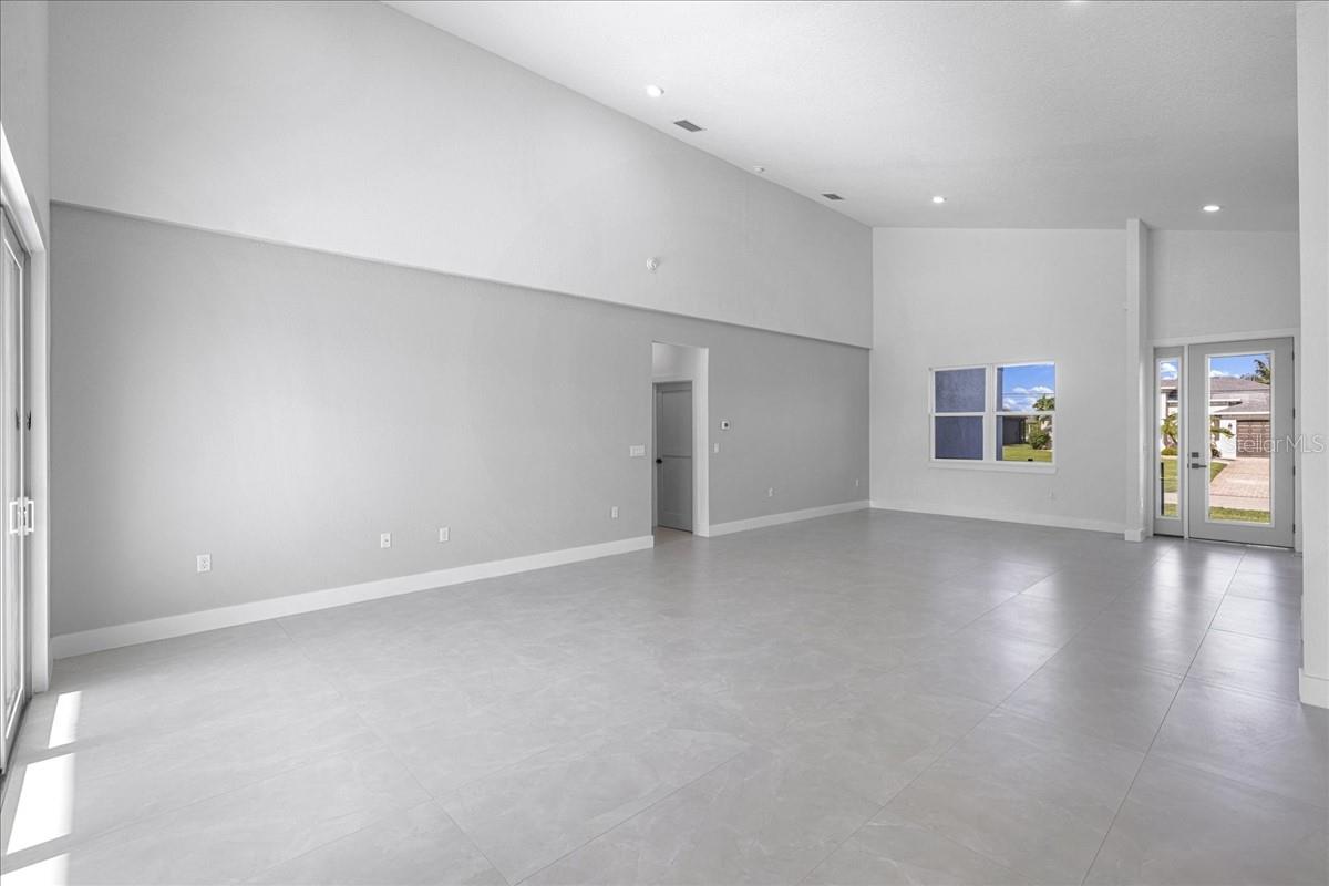 Image 15 of 50 For 8181 Tecumseh Circle