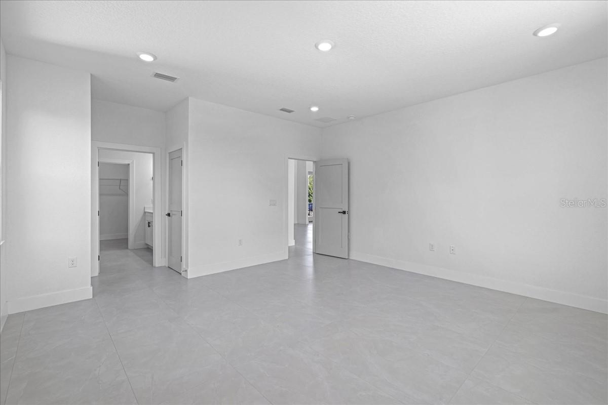 Image 19 of 50 For 8181 Tecumseh Circle