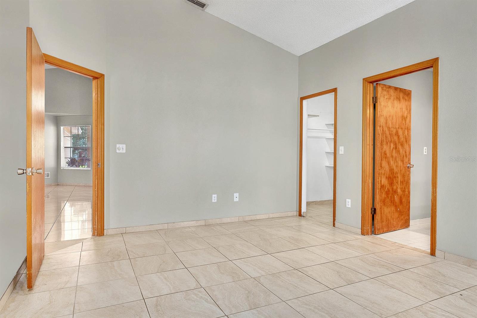 Image 19 of 34 For 2505 Kingston Court