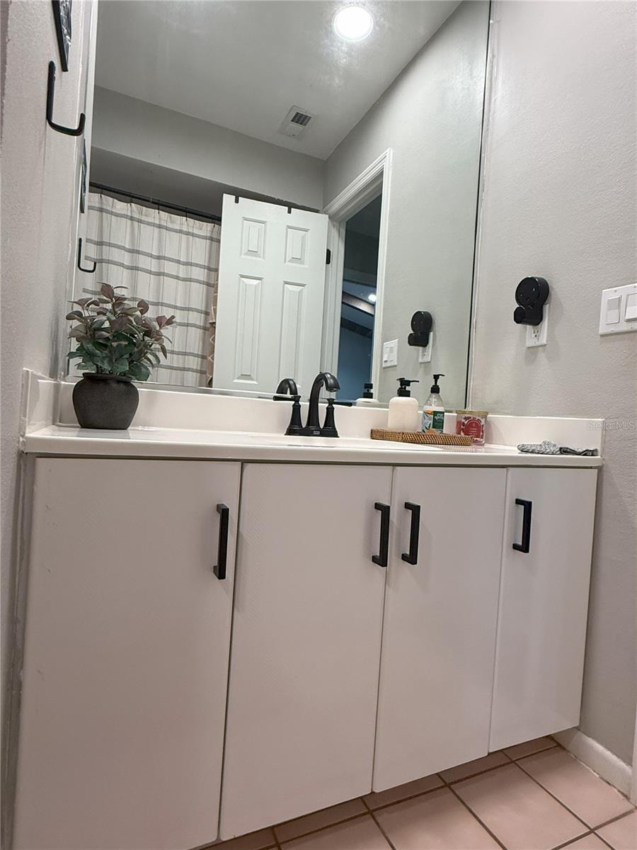 Image 24 of 35 For 605 Water Oak Lane