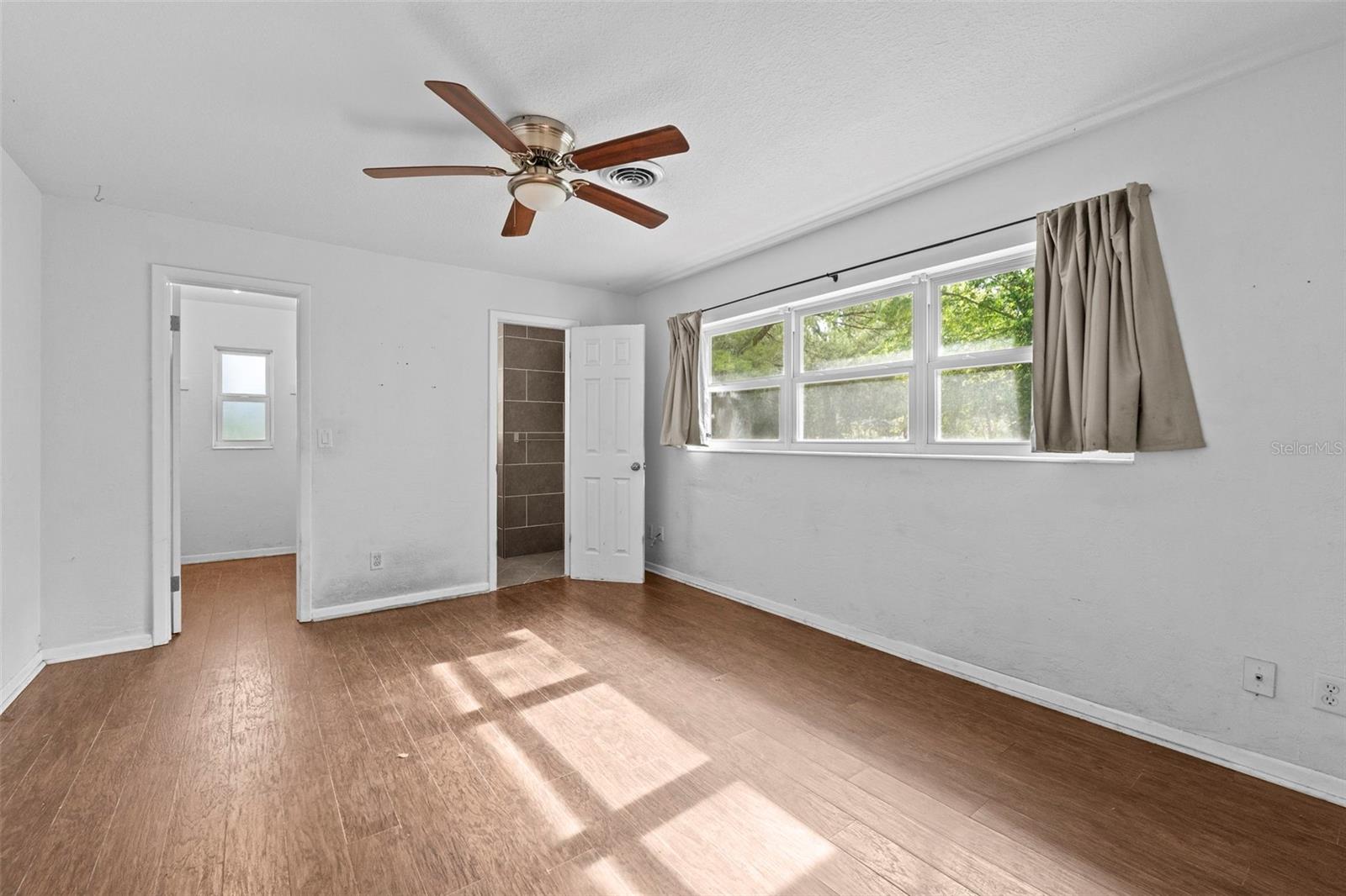 Image 11 of 27 For 1232 40th Court
