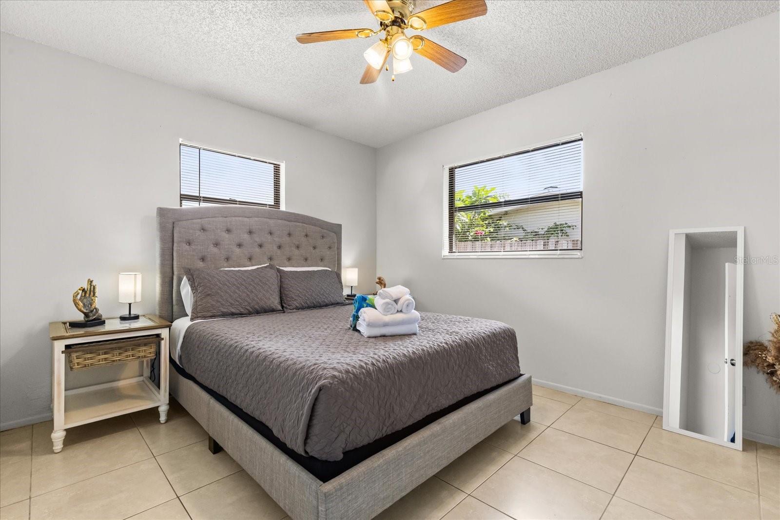 Image 24 of 36 For 2711 South Drive A - #c