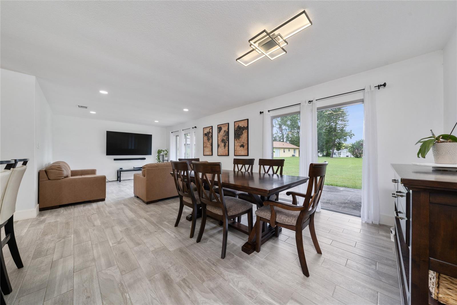 Image 12 of 52 For 10737 Larissa Street