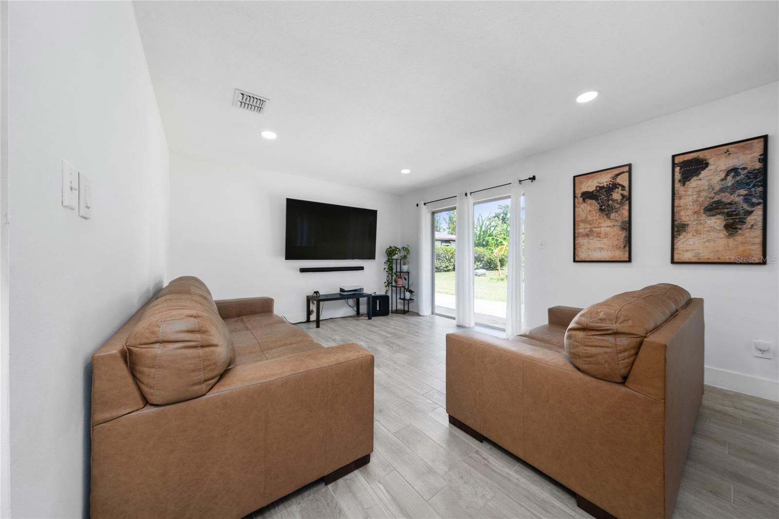 Image 14 of 52 For 10737 Larissa Street