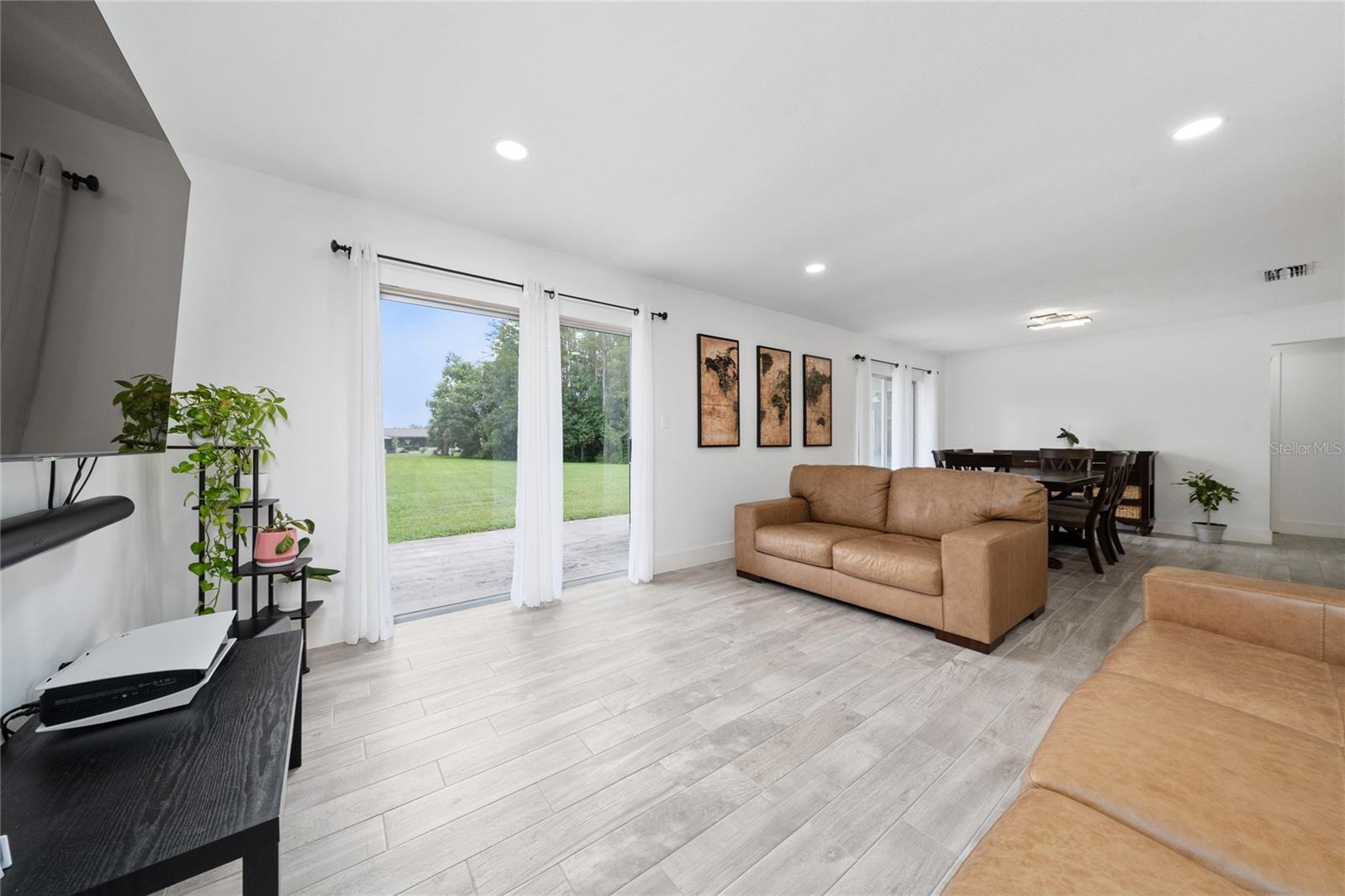 Image 15 of 52 For 10737 Larissa Street
