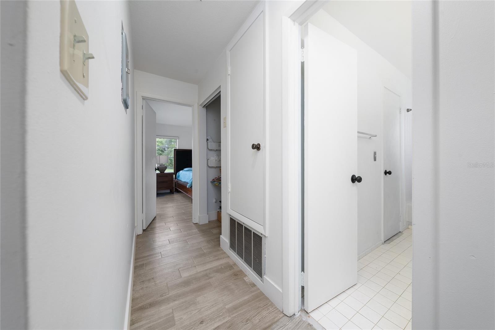 Image 17 of 52 For 10737 Larissa Street