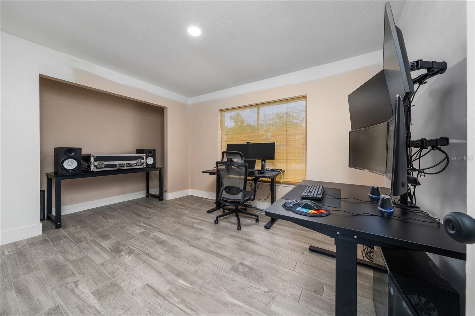 Image 20 of 52 For 10737 Larissa Street
