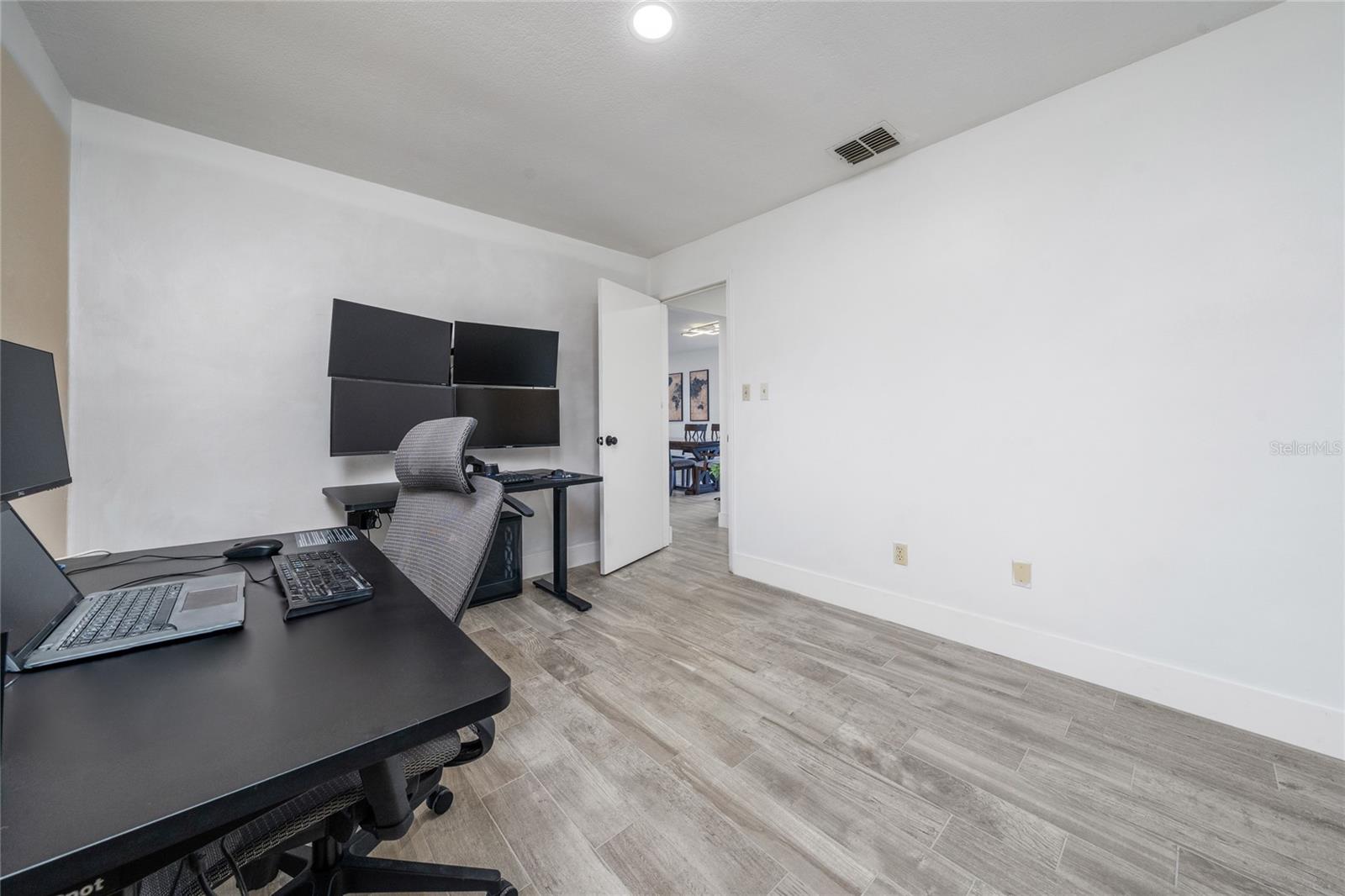 Image 21 of 52 For 10737 Larissa Street