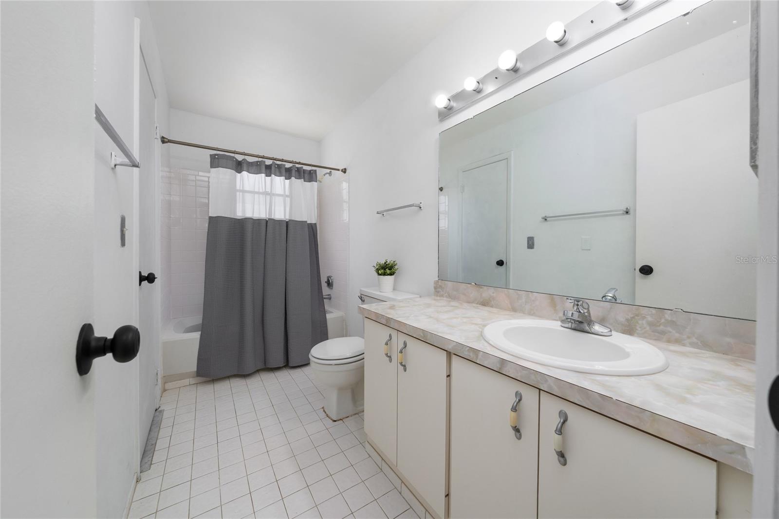 Image 22 of 52 For 10737 Larissa Street