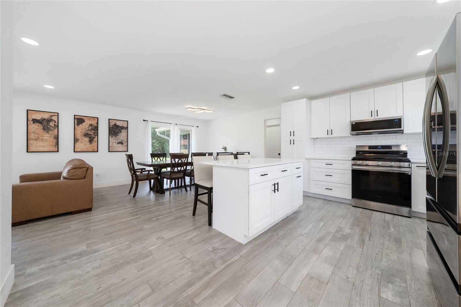 Image 8 of 52 For 10737 Larissa Street
