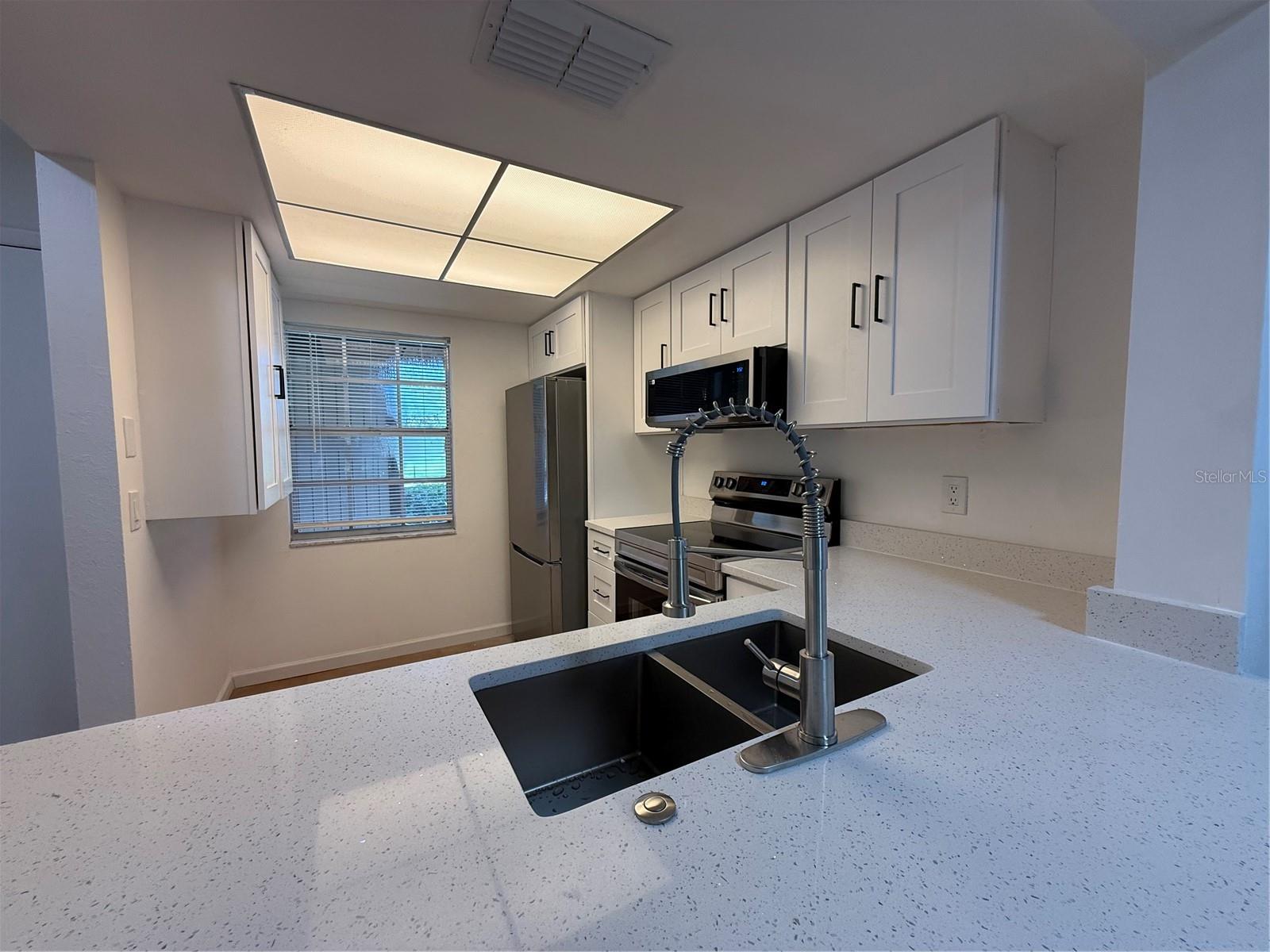 Image 4 of 29 For 601 Hercules Avenue 1002