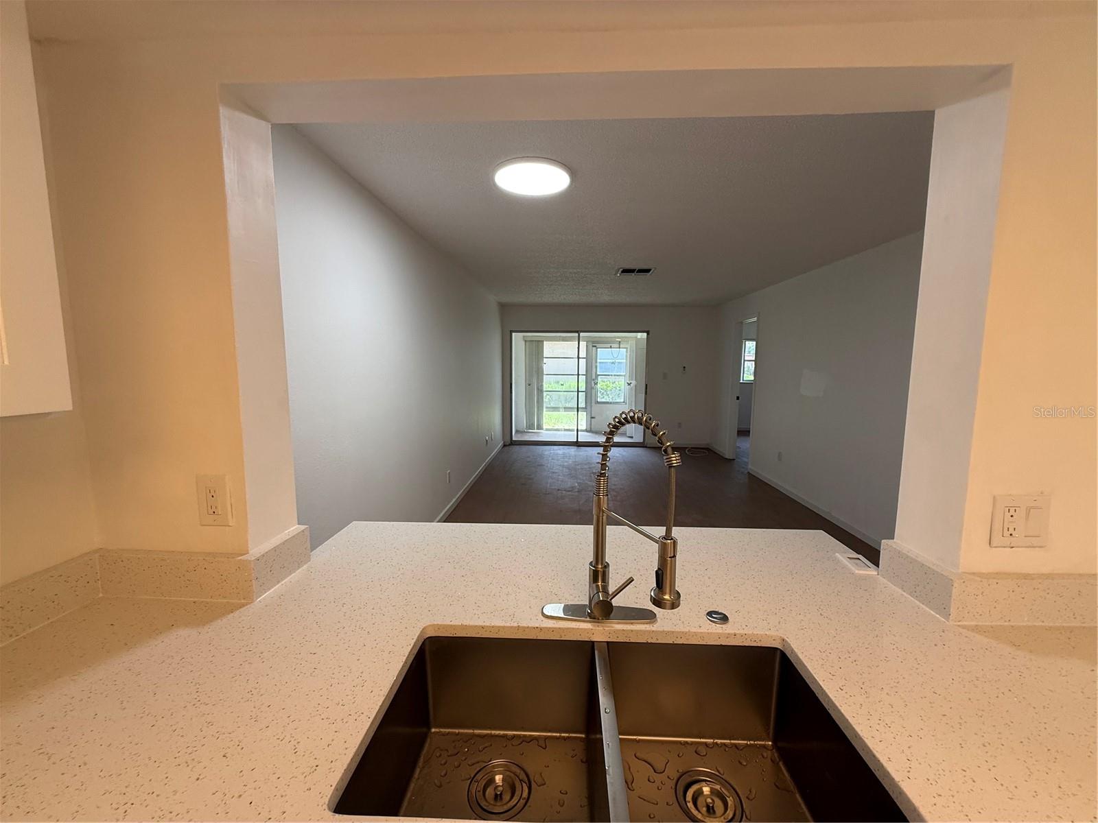 Image 9 of 29 For 601 Hercules Avenue 1002