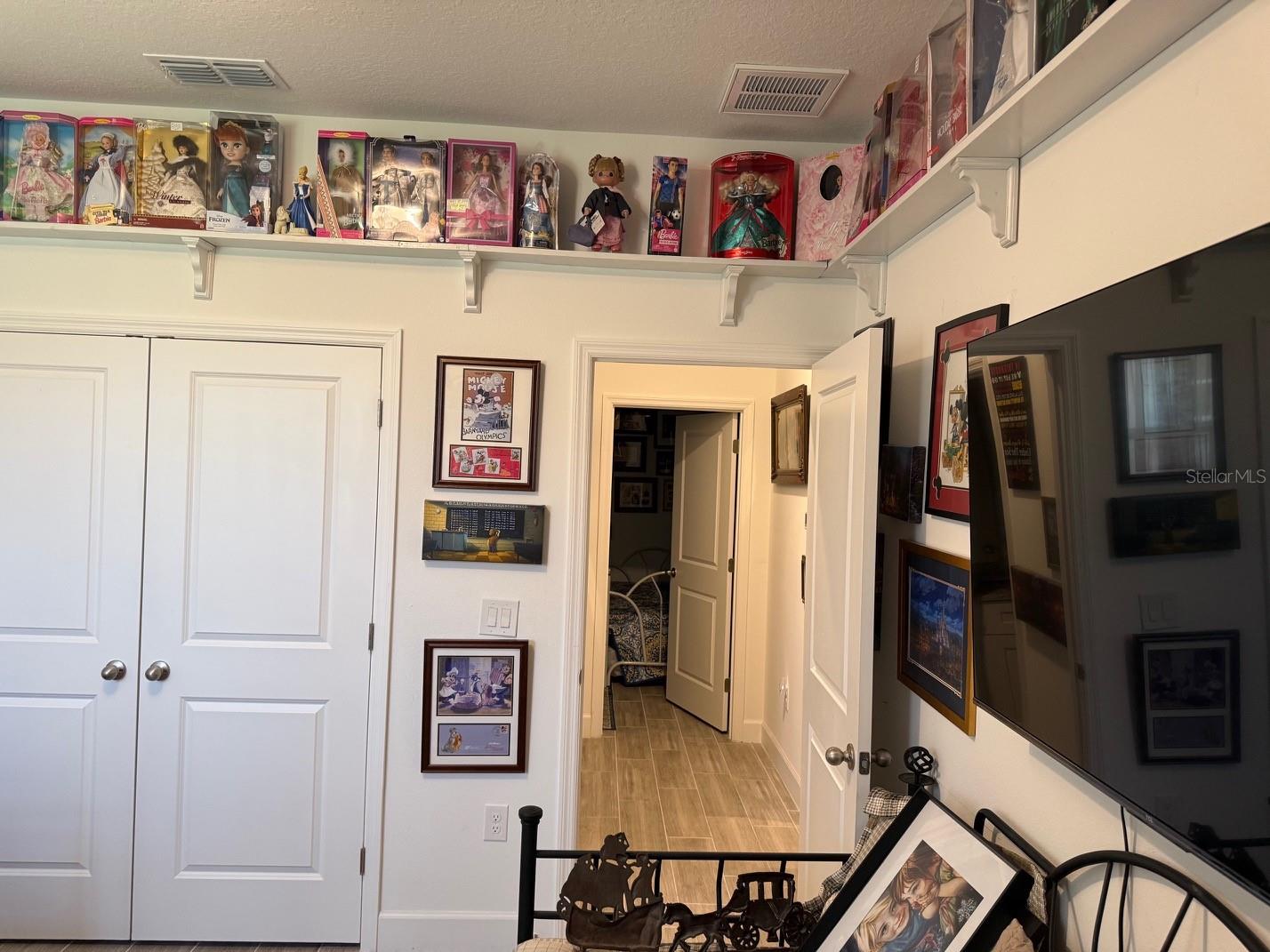 Image 21 of 29 For 446 Cinnamon Drive