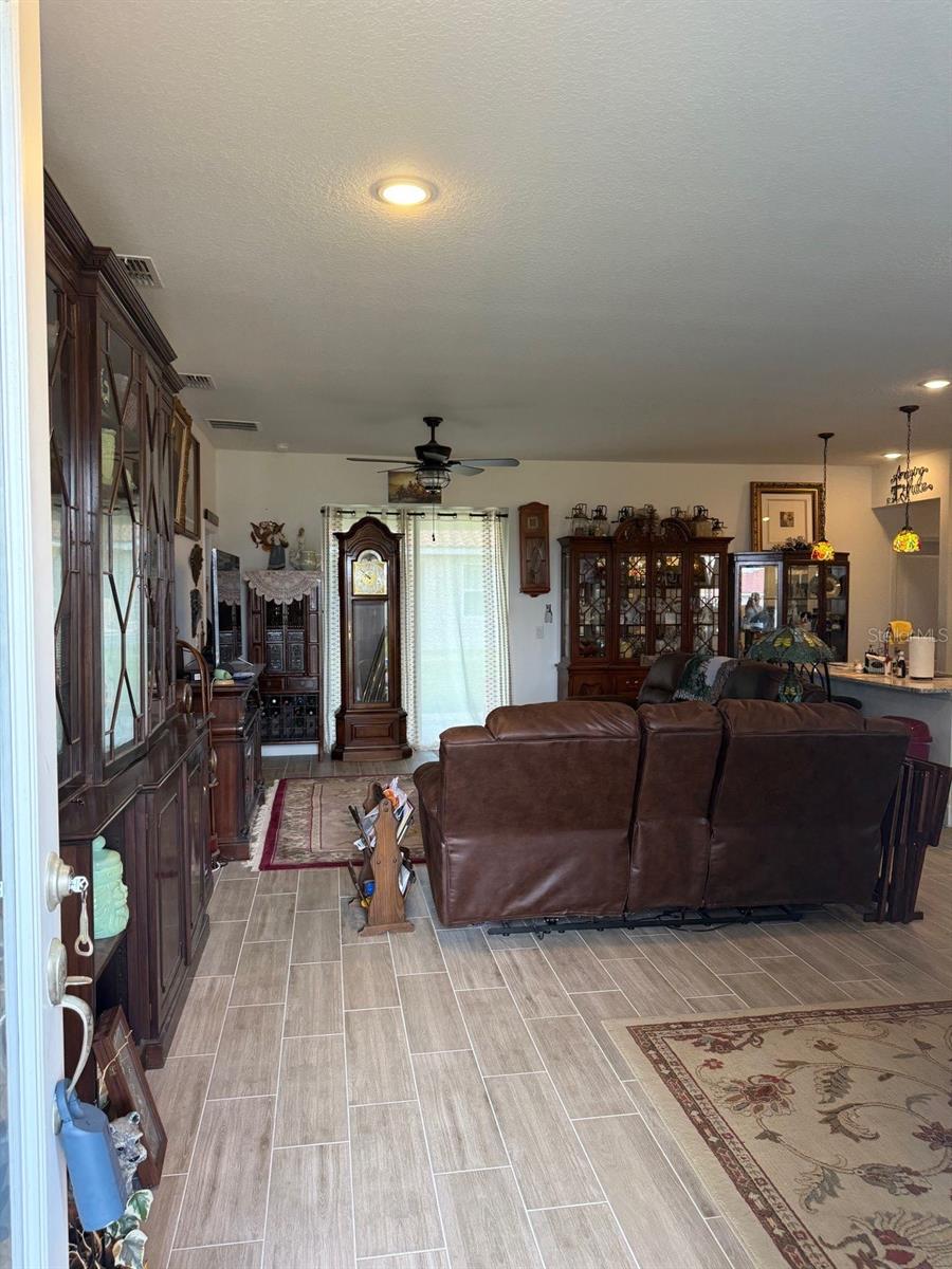 Image 7 of 29 For 446 Cinnamon Drive