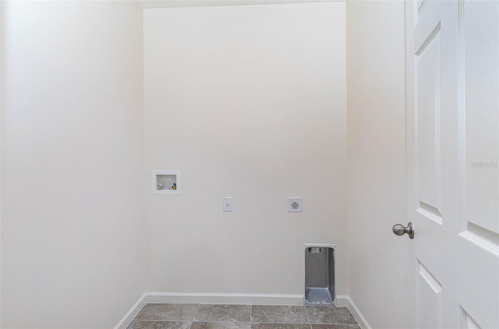 Image 7 of 18 For 732 Acadia Court