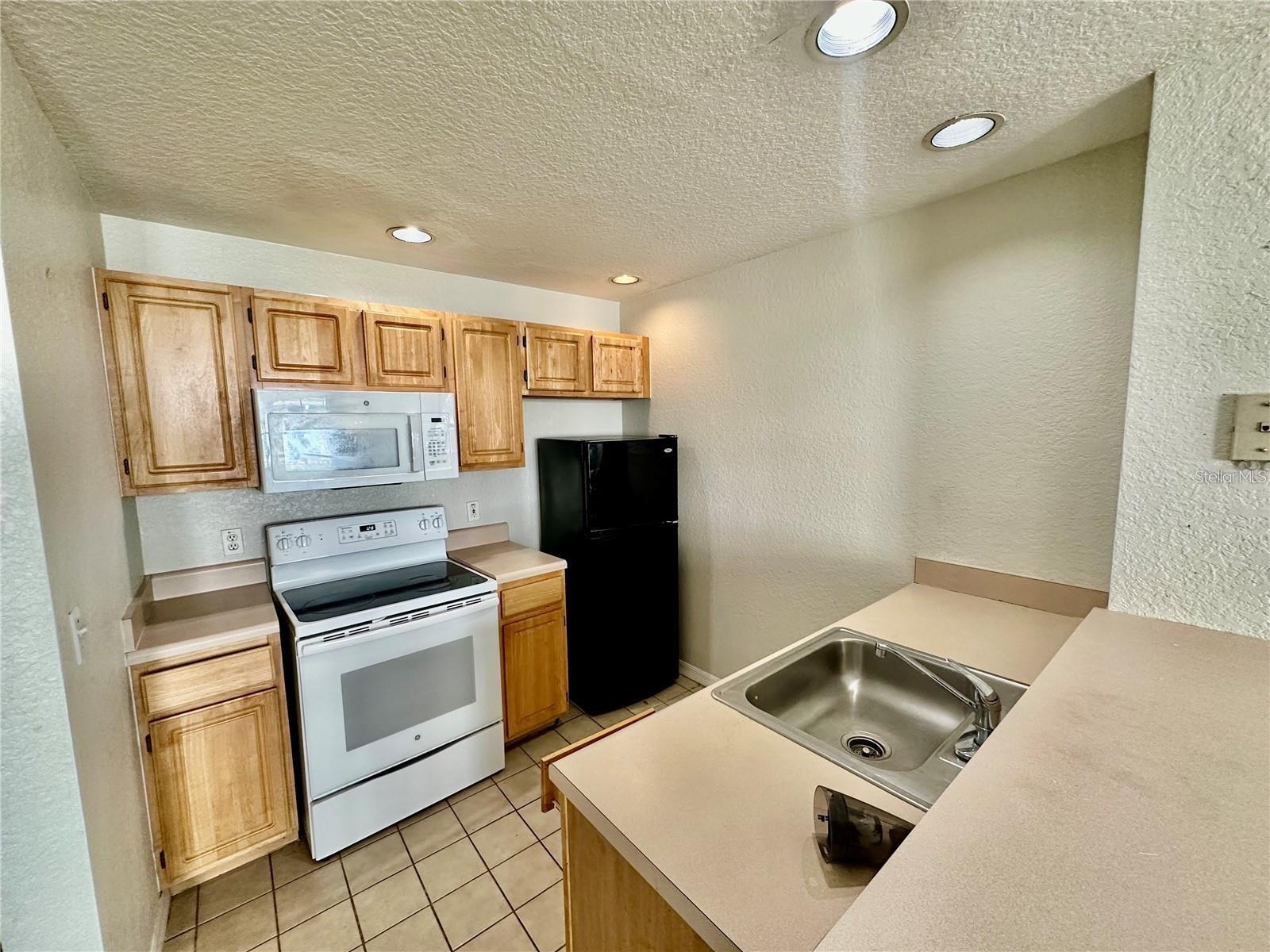 Image 5 of 14 For 4019 Venetian Bay Drive 105