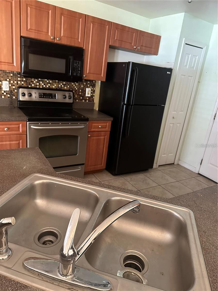 Image 3 of 7 For 506 Myakka Place
