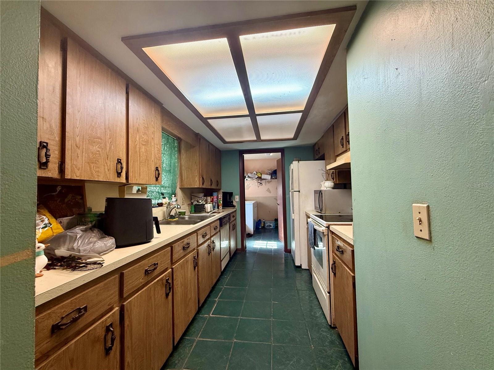 Image 8 of 15 For 205 Manatee Avenue