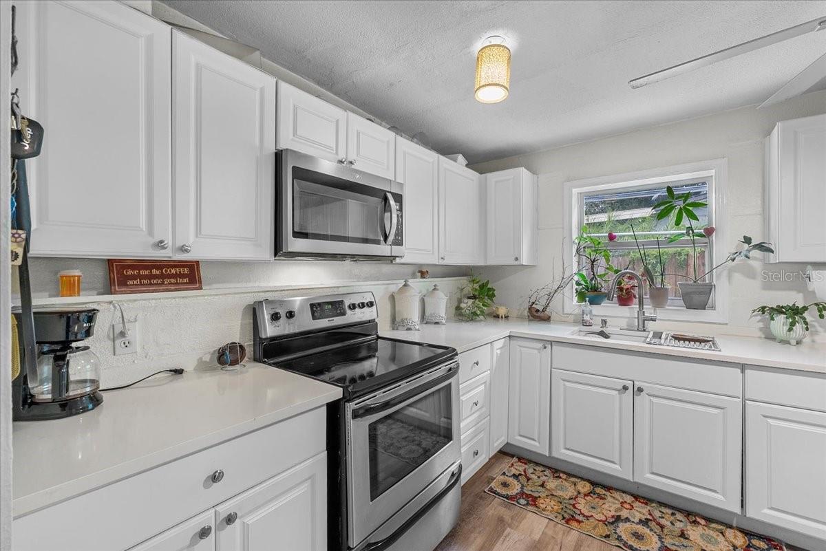 Image 10 of 31 For 655 Katherine Avenue