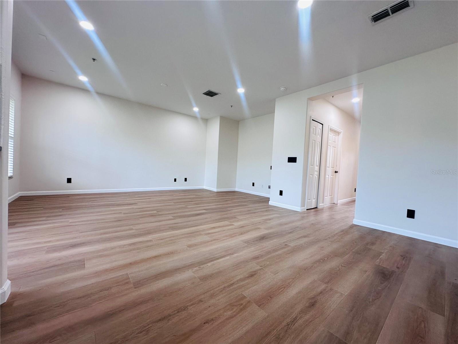 Image 8 of 24 For 2072 Cypress Bay Boulevard